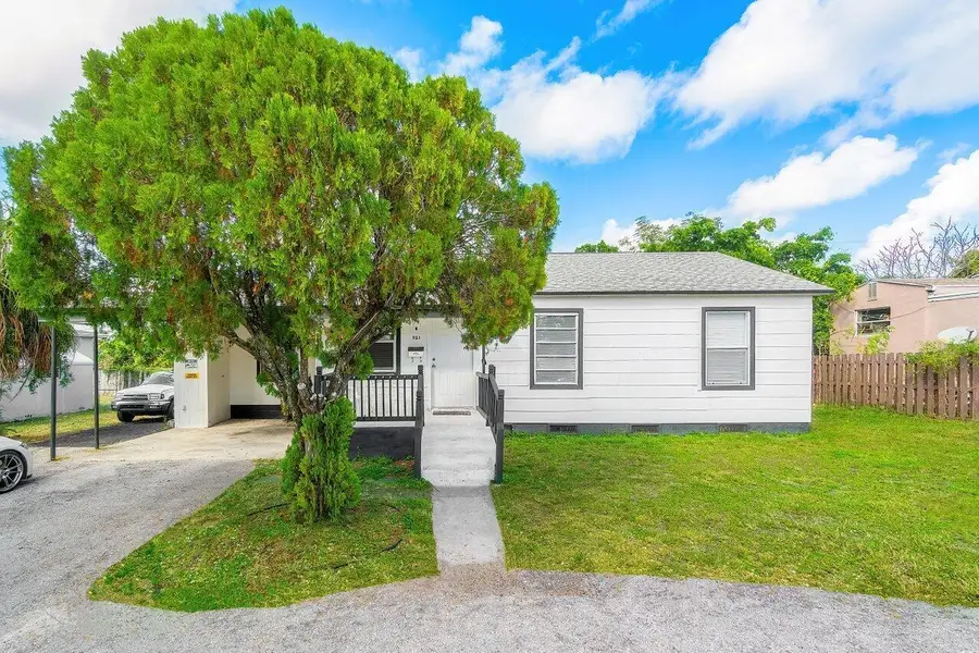 921 43rd Street, West Palm Beach, FL 33407 - #2