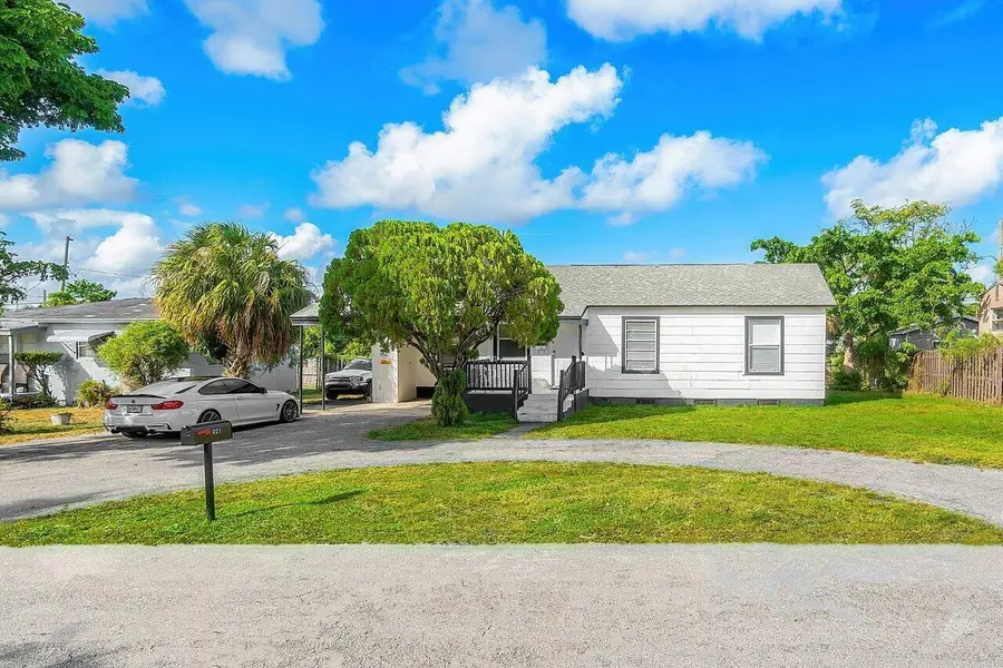 921 43rd Street, West Palm Beach, FL 33407 - #3