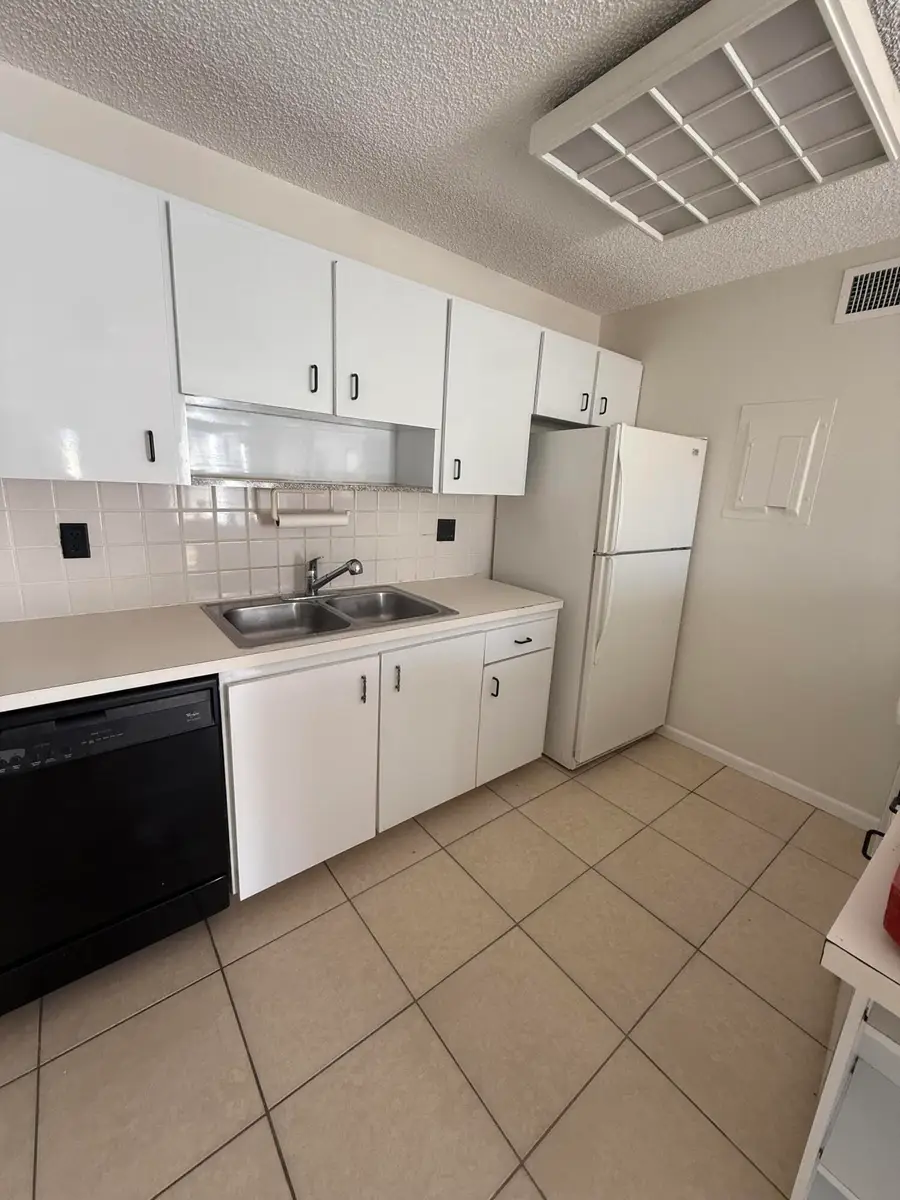 633 Executive Center Drive #L202, West Palm Beach, FL 33401 - #2