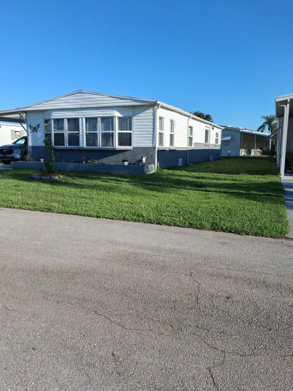 20 Flores Del Way, Fort Pierce, FL 34952