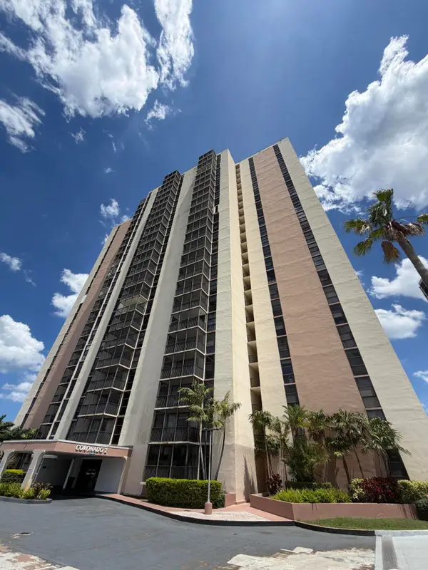 20301 W Country Club Drive #329, Aventura, FL 33180