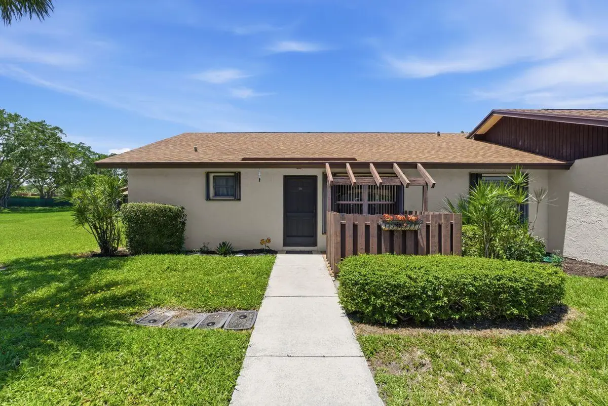 21 Va De Casas Norte, Boynton Beach, FL 33426 - #1