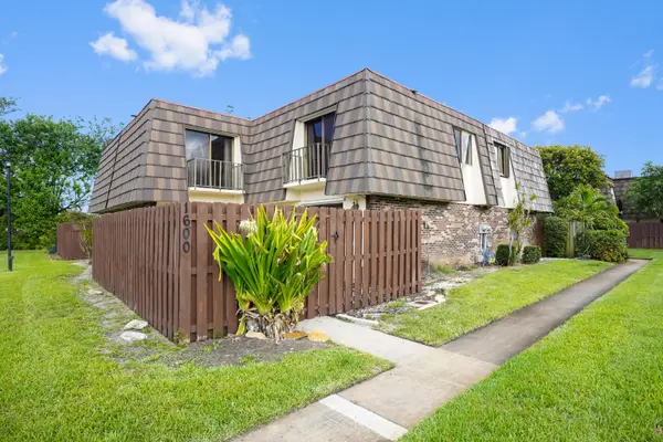 1600 Forest Lakes Circle #D, West Palm Beach, FL 33406