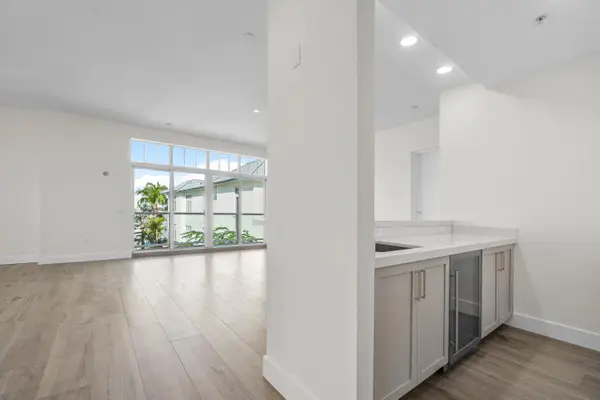178 Lake Drive #4301, Palm Beach Shores, FL 33404