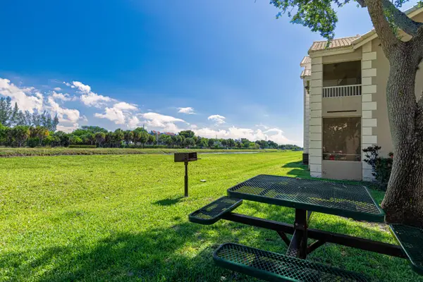 2871 N Oakland Forest Drive #210, Oakland Park, FL 33309