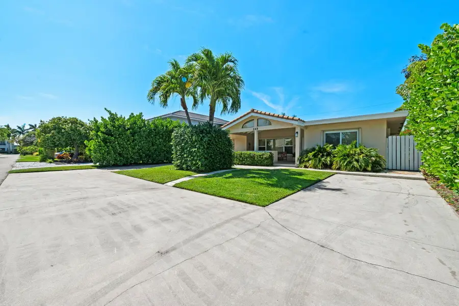 245 Avalon Avenue, Lauderdale By The Sea, FL 33308 - #3