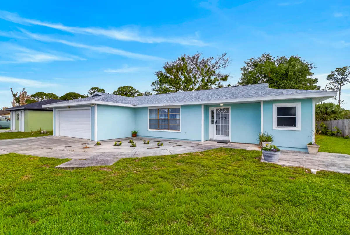 662 SE Essex Drive, Port Saint Lucie, FL 34984 - #1
