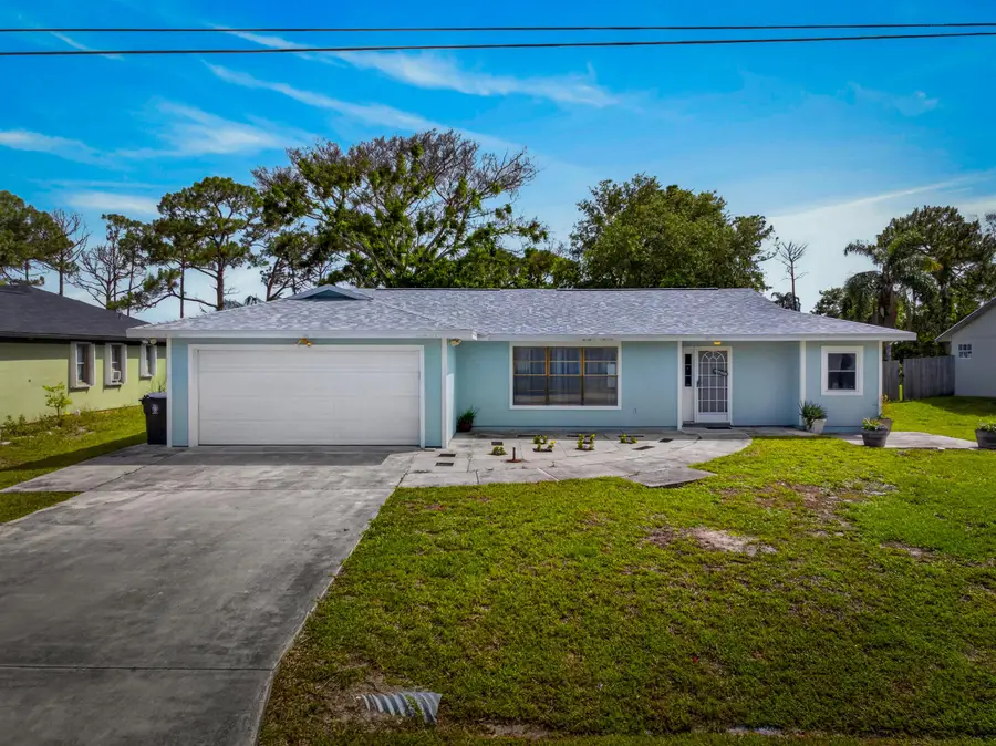 662 SE Essex Drive, Port Saint Lucie, FL 34984 - #3