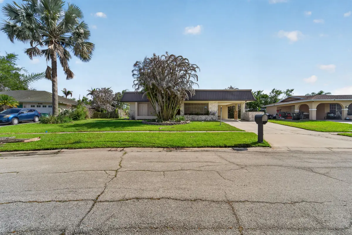 214 NE Camelot Drive, Port Saint Lucie, FL 34983 - #1