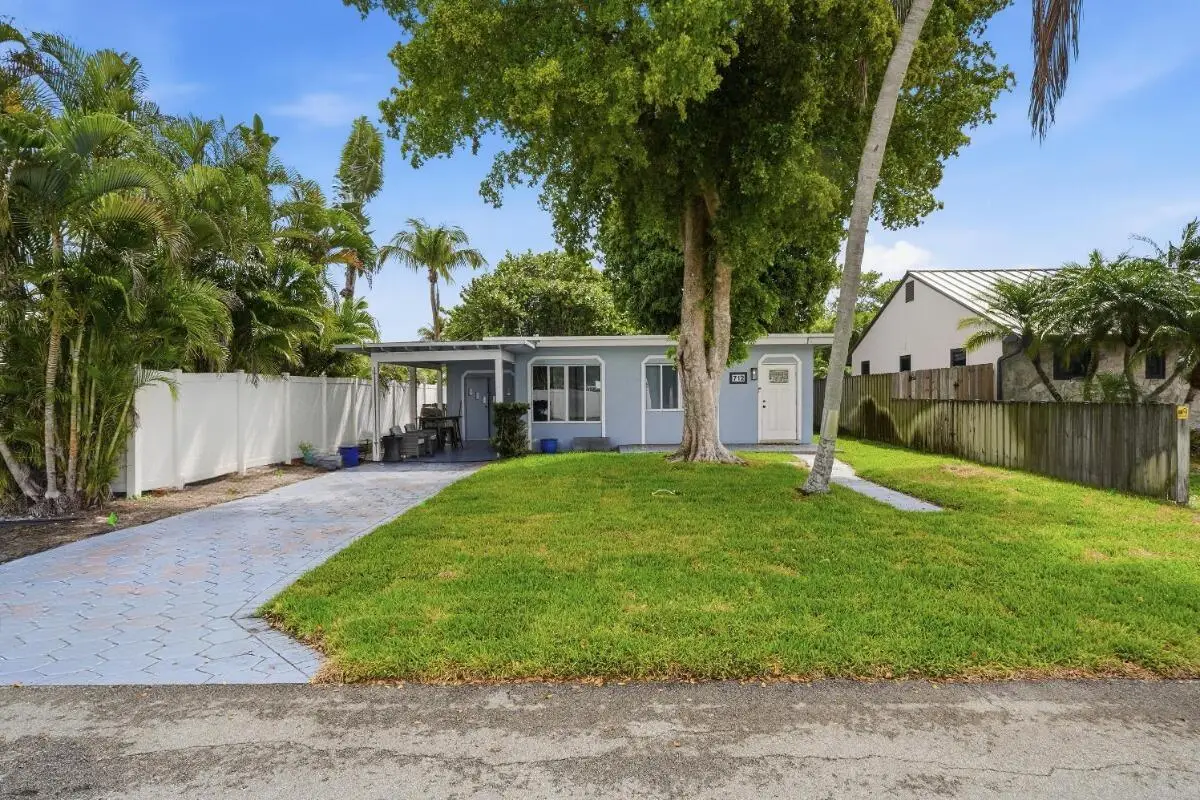 712 NE 10th Avenue, Pompano Beach, FL 33060 - #1