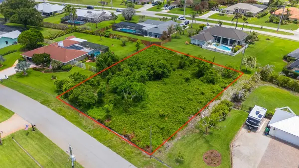 2012 SE Giffen Avenue, Port St Lucie, FL 34952