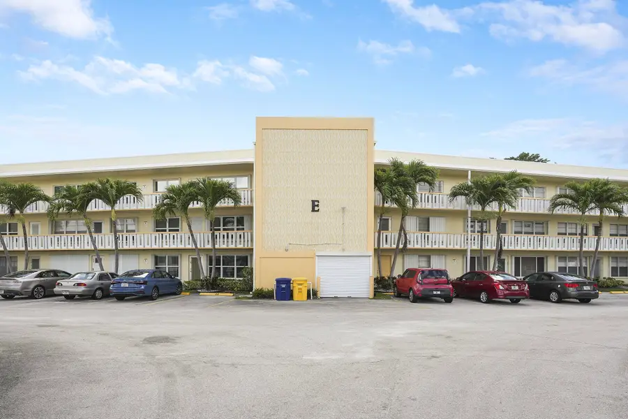 210 E Wellington E, West Palm Beach, FL 33417 - #3