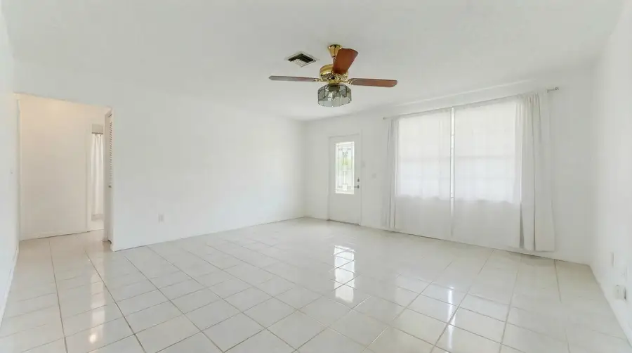 428 Alemeda Drive, Palm Springs, FL 33461 - #2