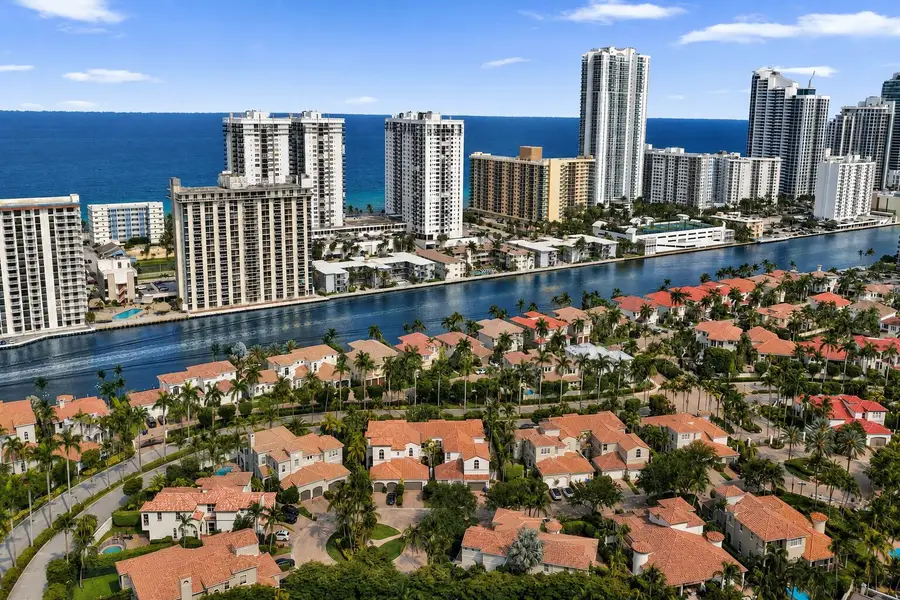 824 Spinnaker Drive E, Hollywood, FL 33019 - #2