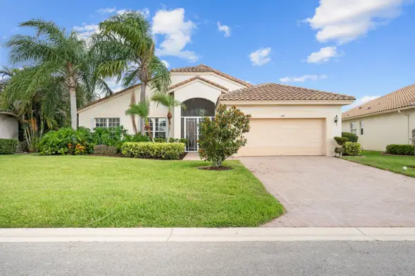 524 NW Blue Lake Drive, Port St Lucie, FL 34986