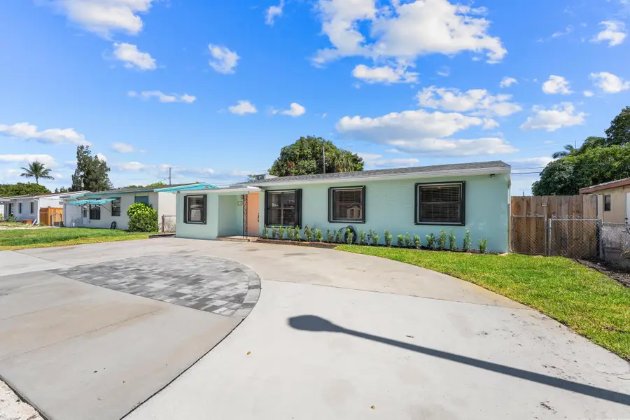 2105 Wellington Road, West Palm Beach, FL 33409 - #2