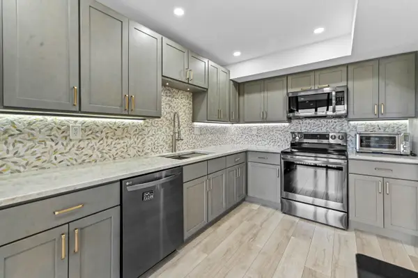 5250 Woodland Lakes Drive #327, Palm Beach Gardens, FL 33418