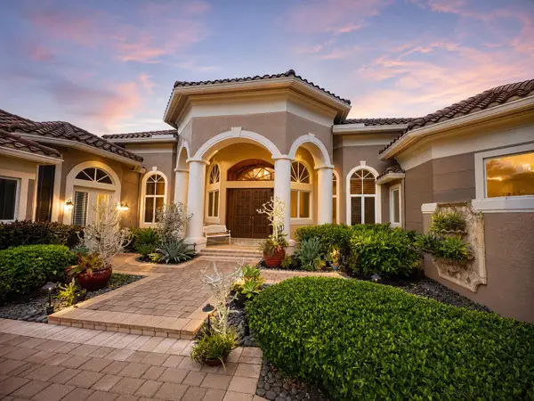 32 Saint Thomas Drive, Palm Beach Gardens, FL 33418