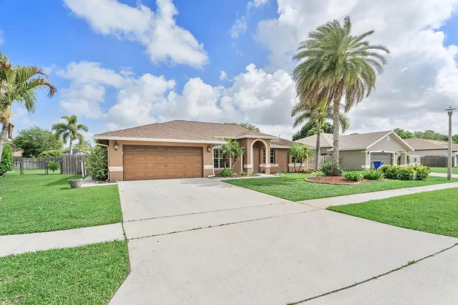 112 Laurel Way, Royal Palm Beach, FL 33411 - #2