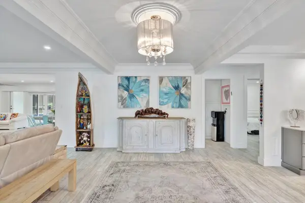 9010 S Lake Dasha Drive, Plantation, FL 33324