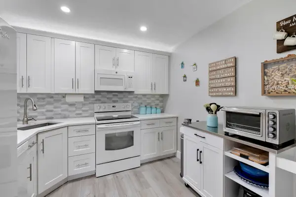 3392 NW 47th Avenue, Coconut Creek, FL 33063
