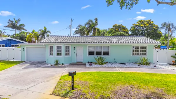 612 SE 10th Avenue, Deerfield Beach, FL 33441