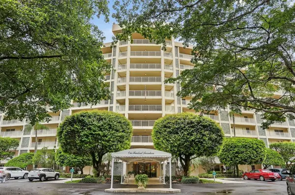 3499 Oaks Way #105, Pompano Beach, FL 33069