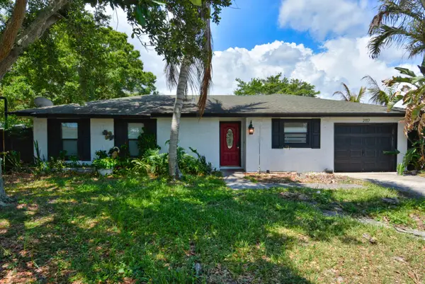 2117 SE East Dunbrooke Circle, Port St Lucie, FL 34952