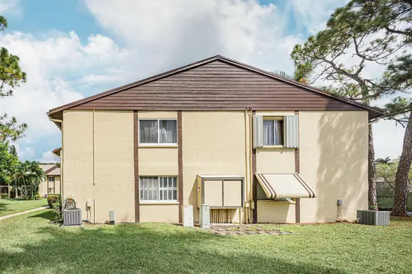 311 Pine Ridge Circle #B-1, Greenacres, FL 33463