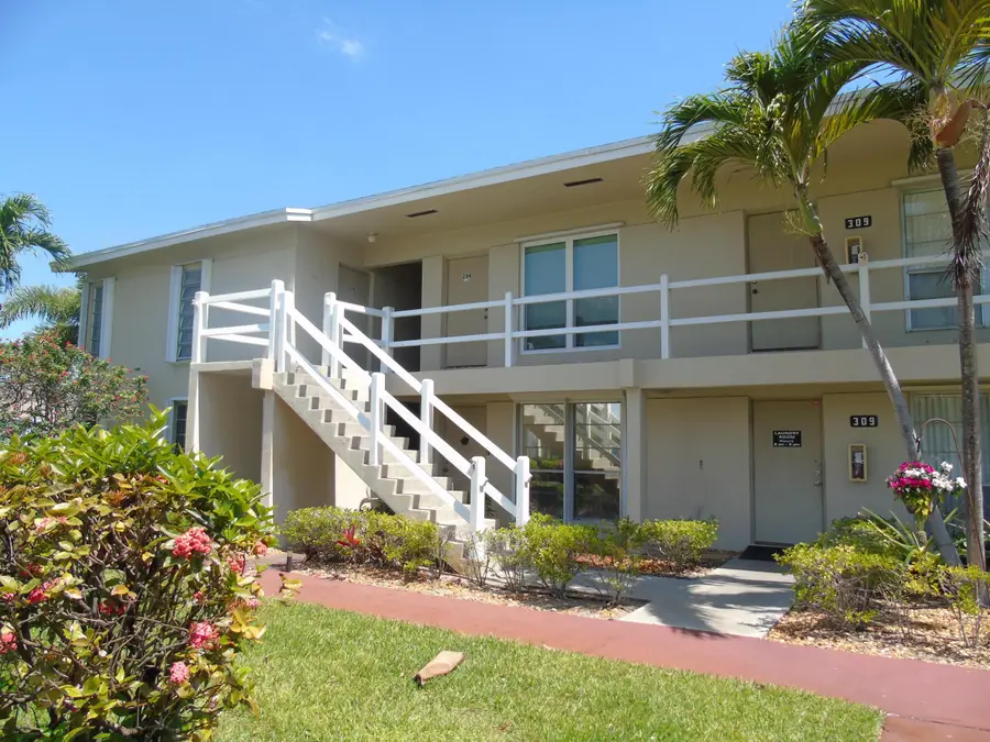 309 Circle Drive S #204, Boynton Beach, FL 33435 - #2