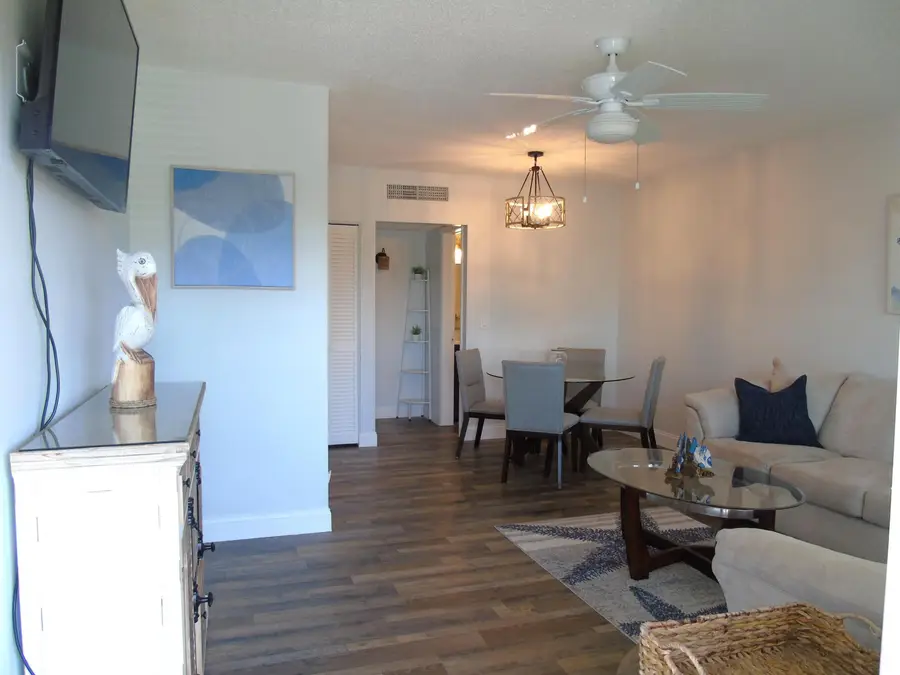 309 Circle Drive S #204, Boynton Beach, FL 33435 - #3