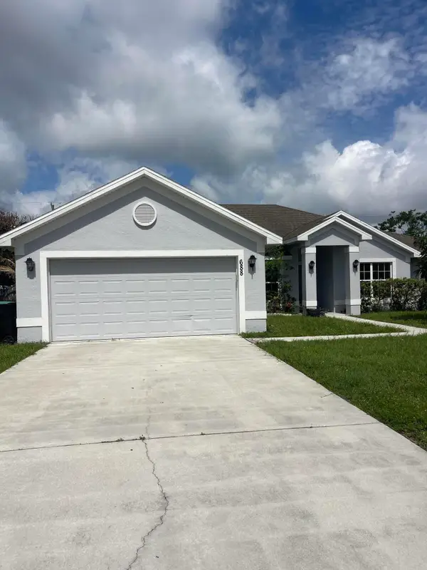 688 SW Heather Street, Port St Lucie, FL 34983