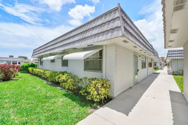 9 Valencia Trail, Delray Beach, FL 33446