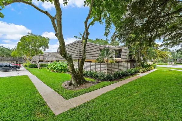108 1st Terrace, Palm Beach Gardens, FL 33418