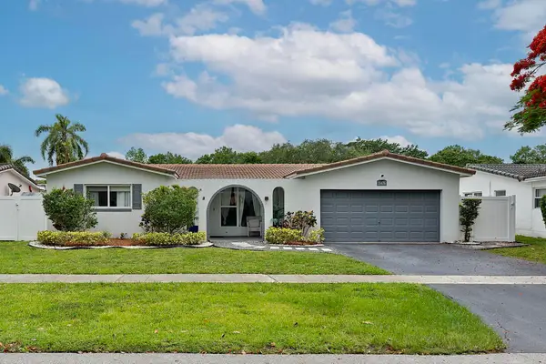 10476 NW 3rd Street, Plantation, FL 33324