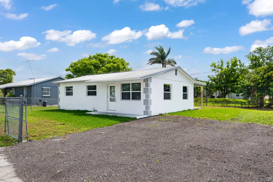 245 SW 11th Avenue, South Bay, FL 33493 - #3
