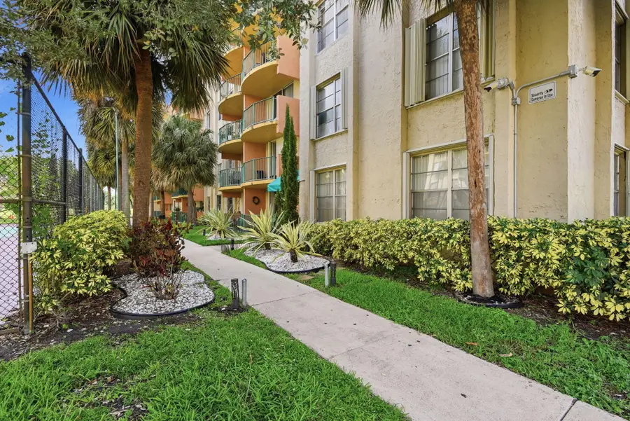 9360 Fontainebleau Boulevard #Apt 310, Miami, FL 33172 - #3