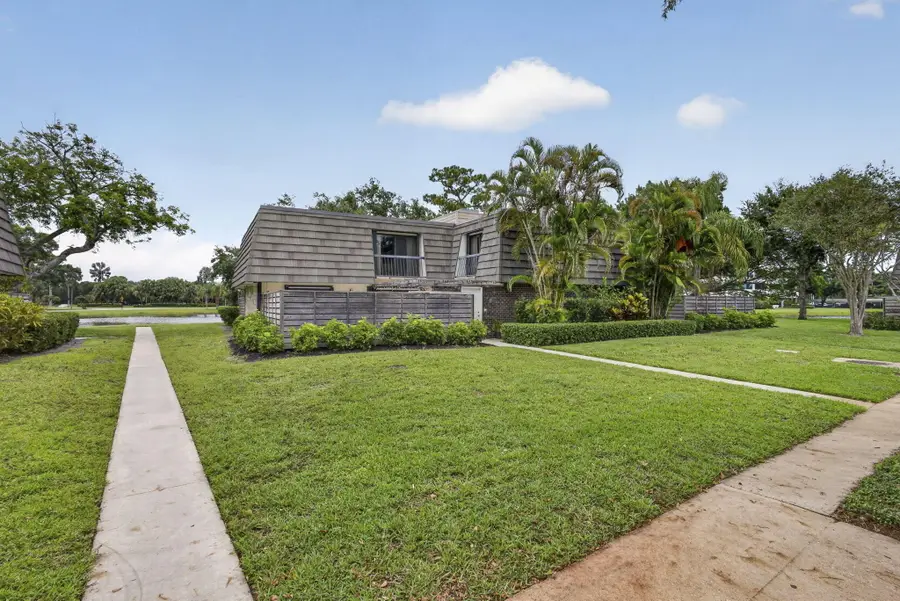 121 1st Terrace, Palm Beach Gardens, FL 33418 - #3
