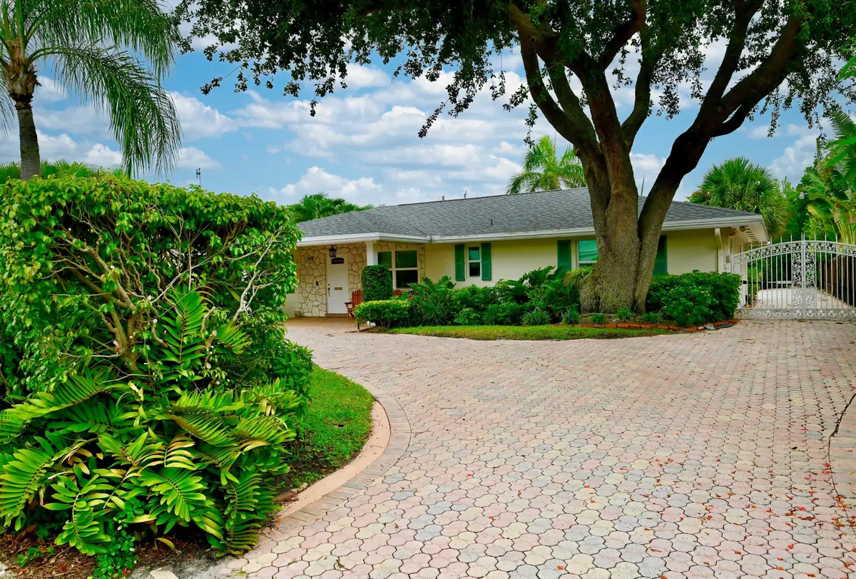 129 Alhambra Place, West Palm Beach, FL 33405 - #1