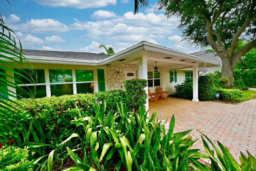 129 Alhambra Place, West Palm Beach, FL 33405 - #3