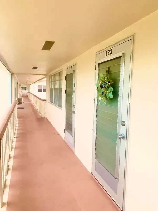 123 Canterbury E, West Palm Beach, FL 33417