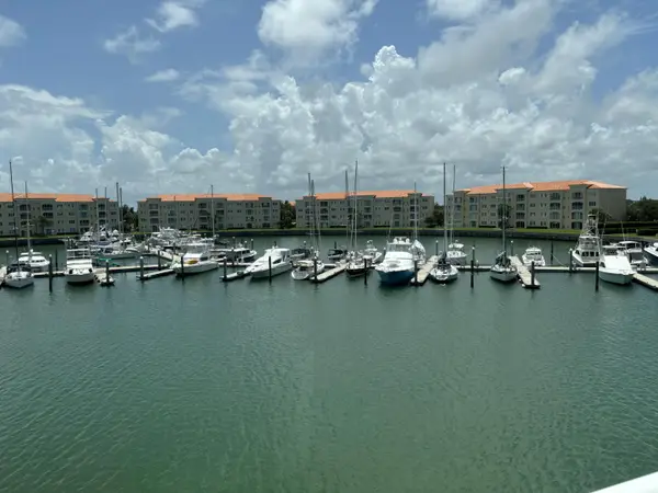 10 E Harbour Isle Dr Drive E #302, Fort Pierce, FL 34949