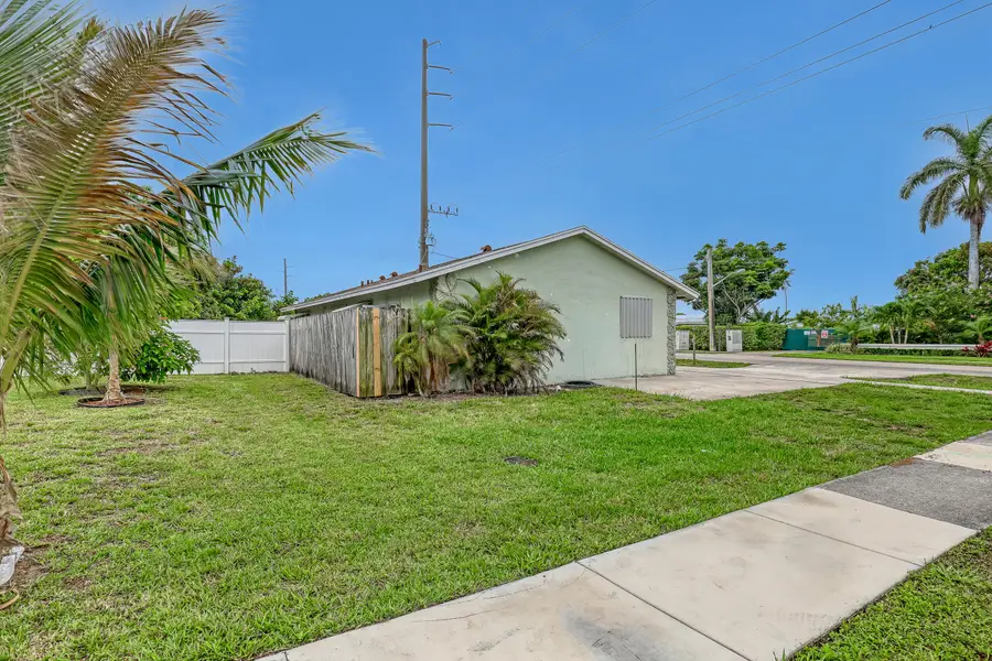 302 SW 8th Street, Boynton Beach, FL 33426 - #3