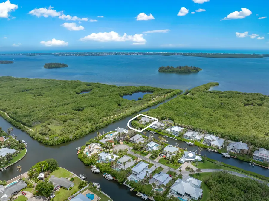 2165 SE 7th Ave Avenue Se, Vero Beach, FL 32962 - #2