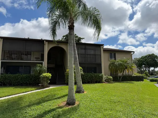 526 Shady Pine Way #D2, Greenacres, FL 33415
