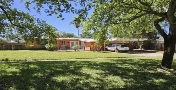 1101 E Country Club Circle, Plantation, FL 33317