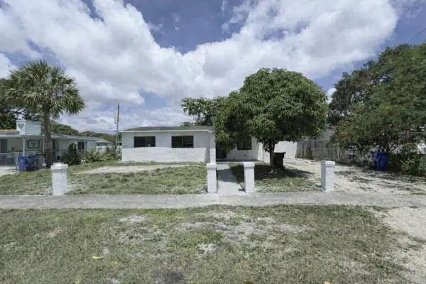 235 SW 21st Way, Fort Lauderdale, FL 33312