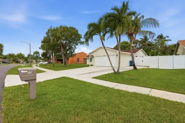 140 Bilbao Street, Royal Palm Beach, FL 33411 - #3