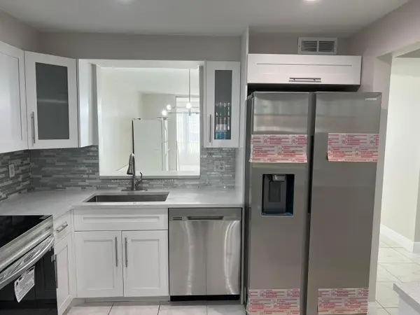 24 Abbey Lane #204, Delray Beach, FL 33446