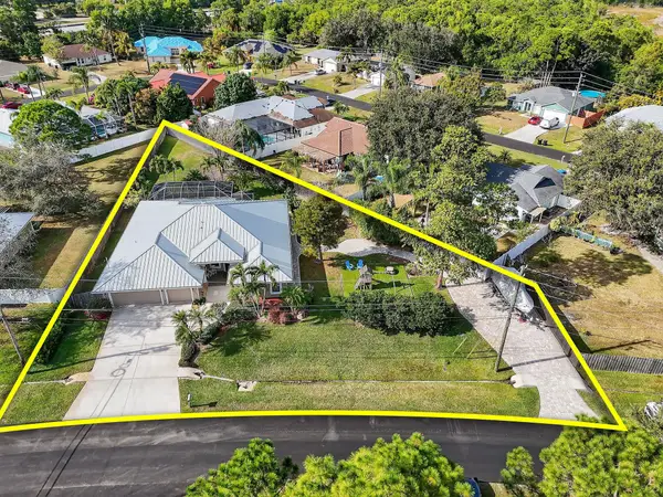 3221 SE Quay Street, Port St Lucie, FL 34984